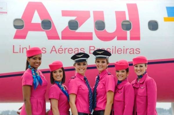 Стюардессы авиакомпании  Azul Brazilian Airlines 