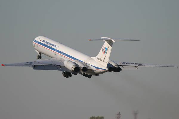 Лайнер Як-42 авиакомпании  Домодедовские Авиалинии 