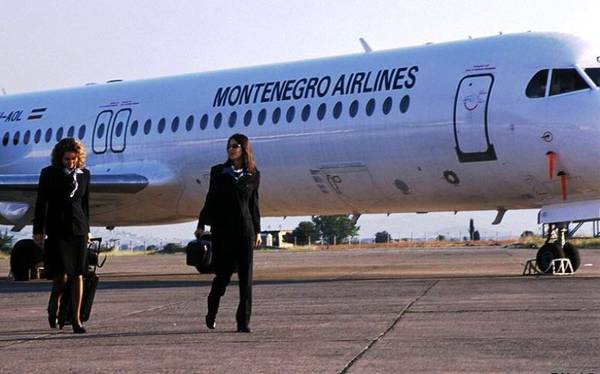 Стюардессы авиакомпании   Montenegro Airlines 