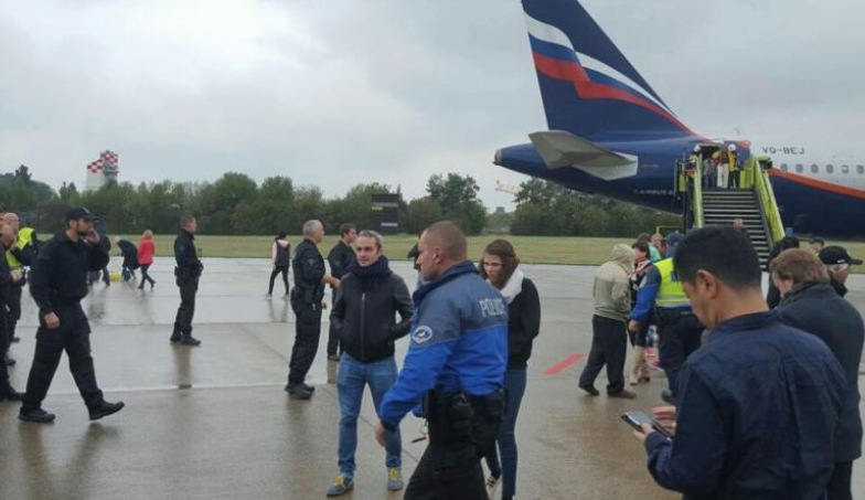 Туристов рейса Женева-Москва подвергли обыску из-за бомбы