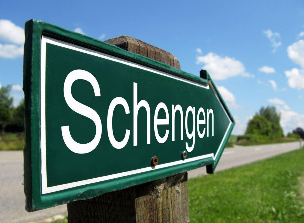 Российские туристы заняли первое место в мире по числу полученных шенгенских виз