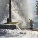 На Бали двух туристов унесли штормовые волны