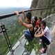 Первые билеты на «стеклянный мост» в Китае туристы раскупили за час