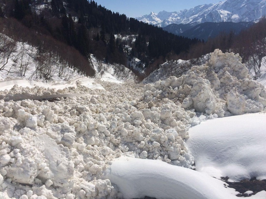 Туристов предупредили о лавиноопасности на горнолыжных курортах Сочи