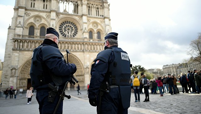 Туристов «заперли» в парижском Нотр-Дам из-за полицейской спецоперации