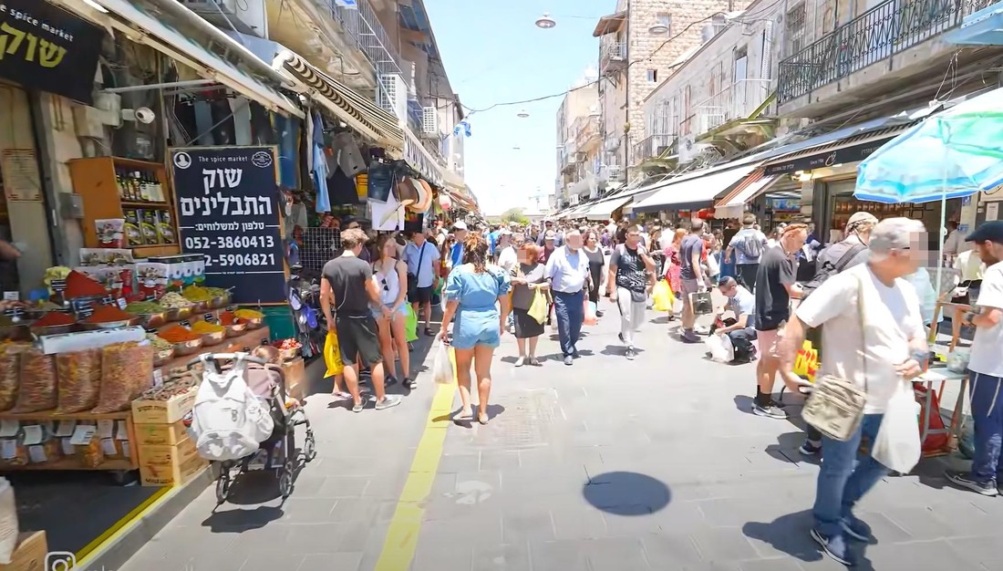 В Израиле с туриста аферист взял 1900 долларов за пепельницу
