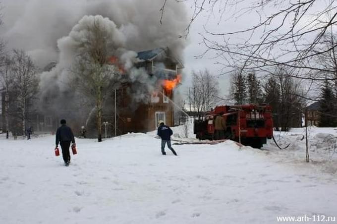 Фоторепортаж с места события предоставлен пресс-службой ГУ МЧС России по Архангельской области