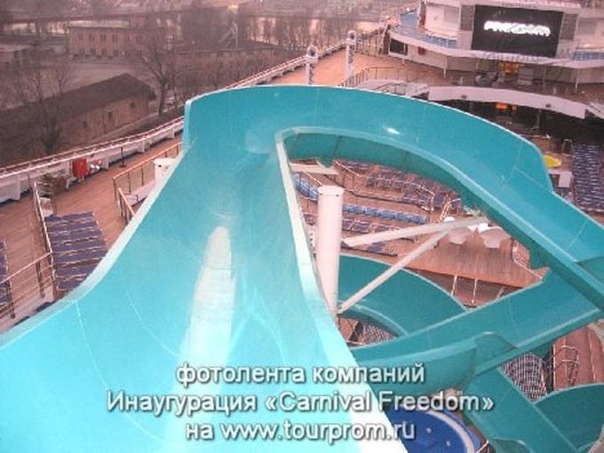 водная горка на верхей палубе «Carnival Freedom»