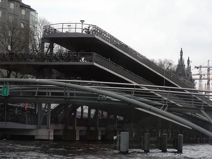 Нидерланды - Стоянка велосипедов у Центрального вокзала