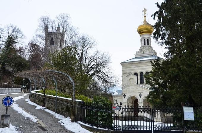 В городе Вивье на берегу Женевского озера открыт православный храм, который на свои деньги во второй половине девятнадцатого века построил граф Шувалов в память о безвременно ушедшей дочери.