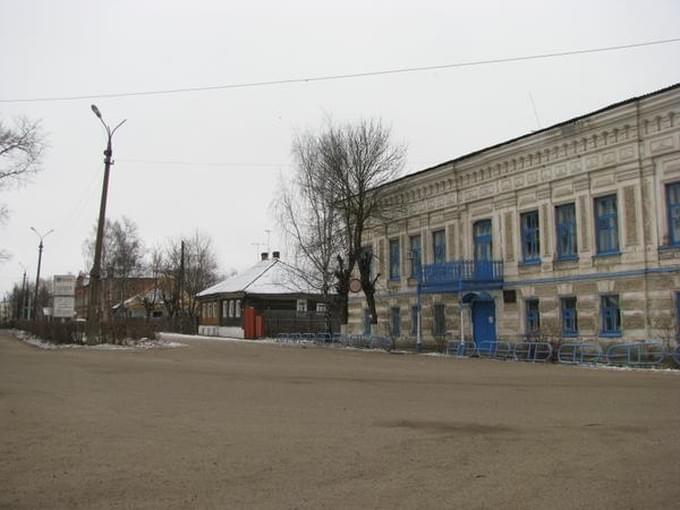 Россия - Экскурсовод: Окон в домах делалось 8, не меньше, чтоб в праздник в них можно было прочесть Екатерина (ипер.)