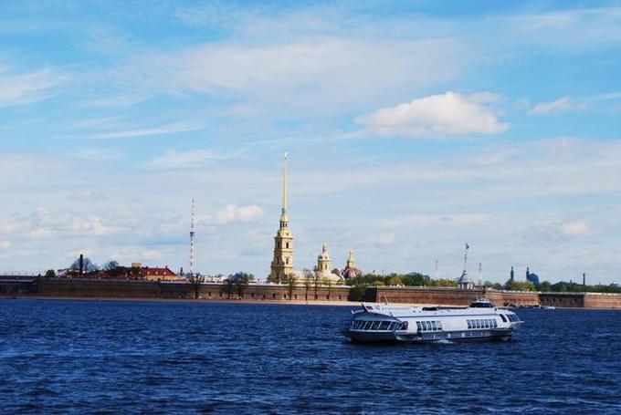 Вид на Петропавловскую крепость