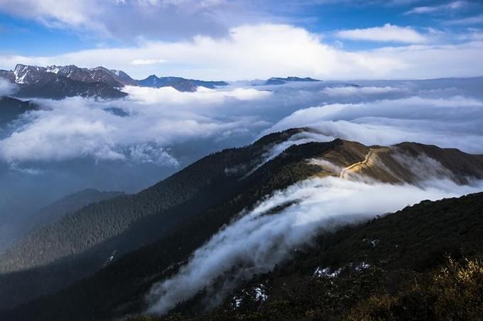 Китай - Siguniang горы в провинции Сычуань , в 220 километрах от Чэнду.http://www.tourismpanda.com