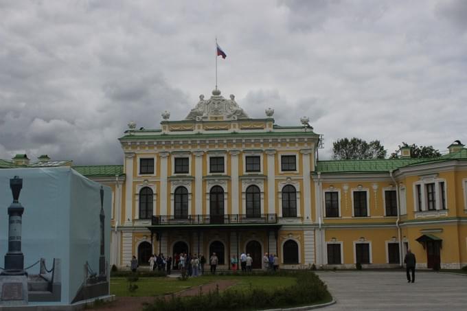 В Тверском путевом дворце