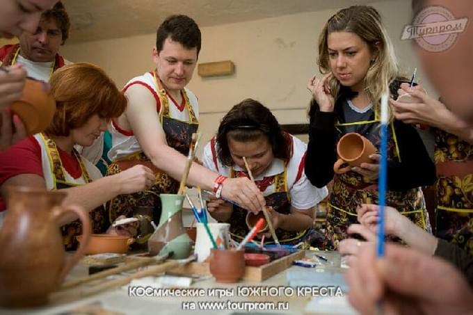 Хохлома и гжель по-гречески. Приобретайте в сувенирных лавках Коса.