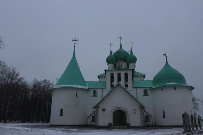 Храм-памятник, храм-стена