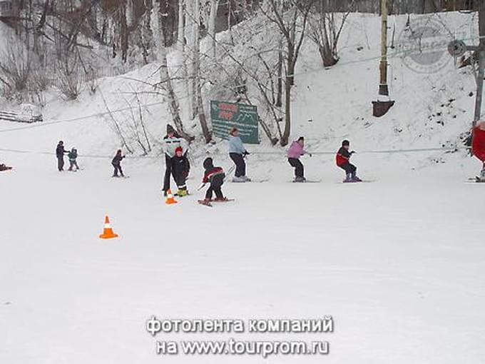 Детский подьемник на учебном склоне