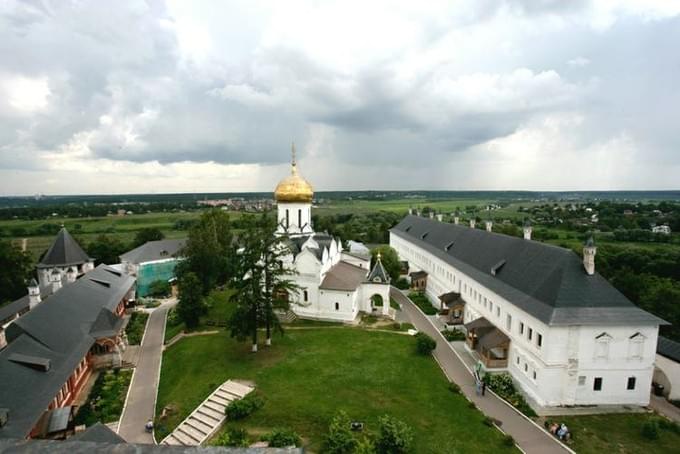 Россия - А это - Саввино-Сторожевский монастырь в Звенигороде, конечная цель путешествия или круиза на своем плоту по Москве-реке.