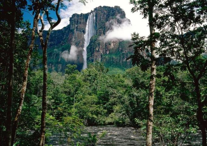 Венесуэла - Водопад в National Park