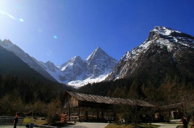 Китай - Siguniang горы в провинции Сычуань , в 220 километрах от Чэнду.http://www.tourismpanda.com