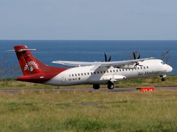 Лайнер Boeing-737 авиакомпании  Air Madagascar 