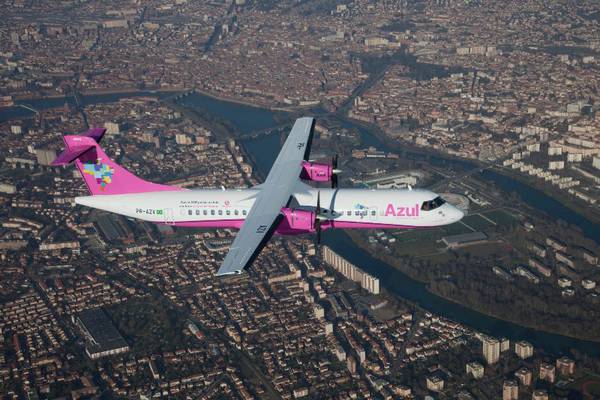 Лайнер Embraer 190 авиакомпании  Azul Brazilian Airlines 