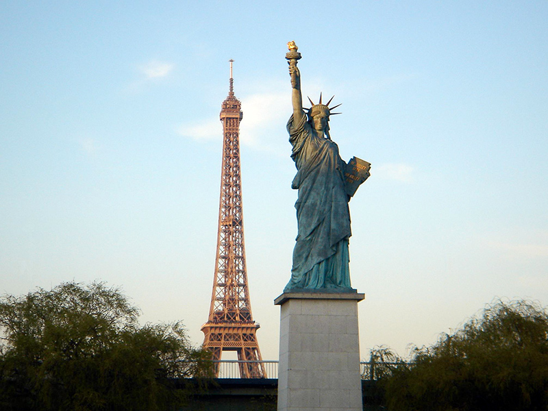 Статуя свободы париж фото