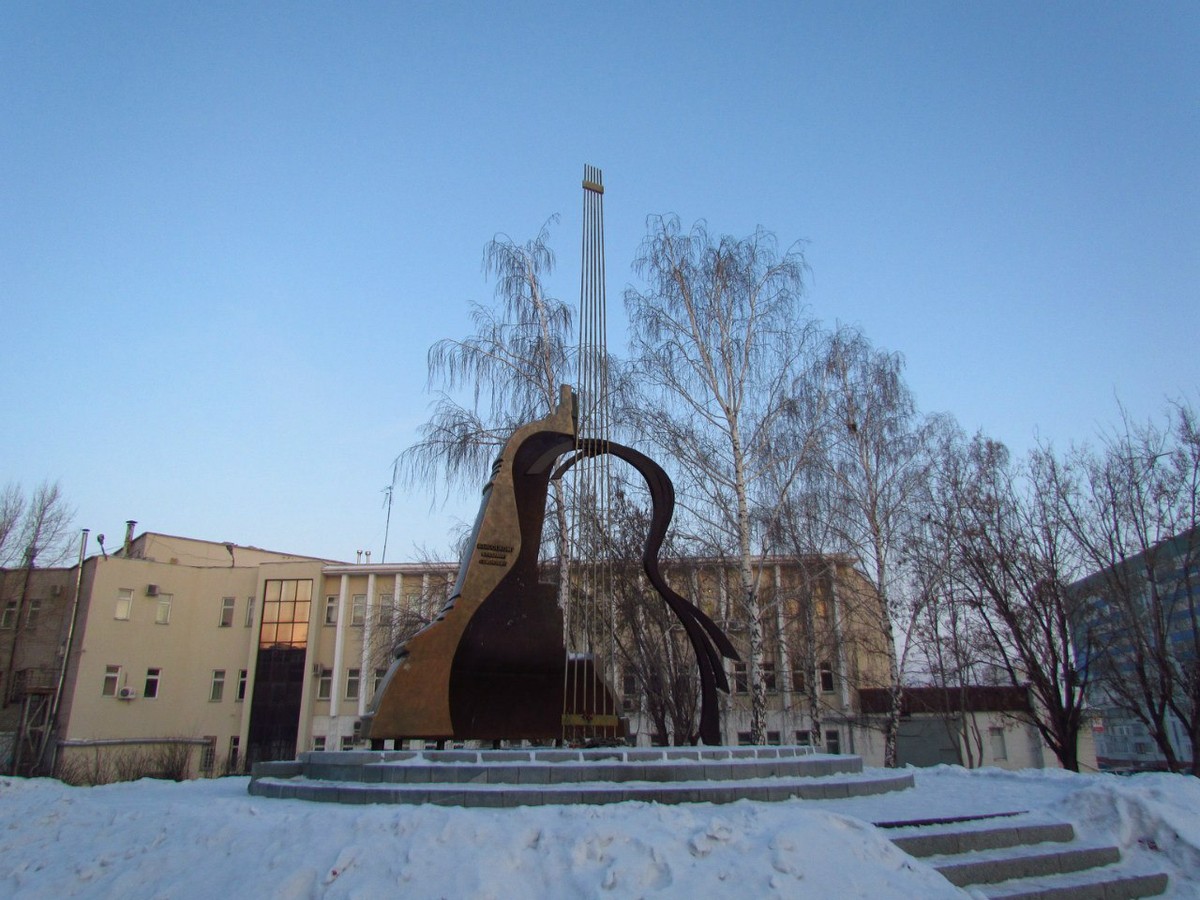 Памятник Владимиру Высоцкому Набережные Челны