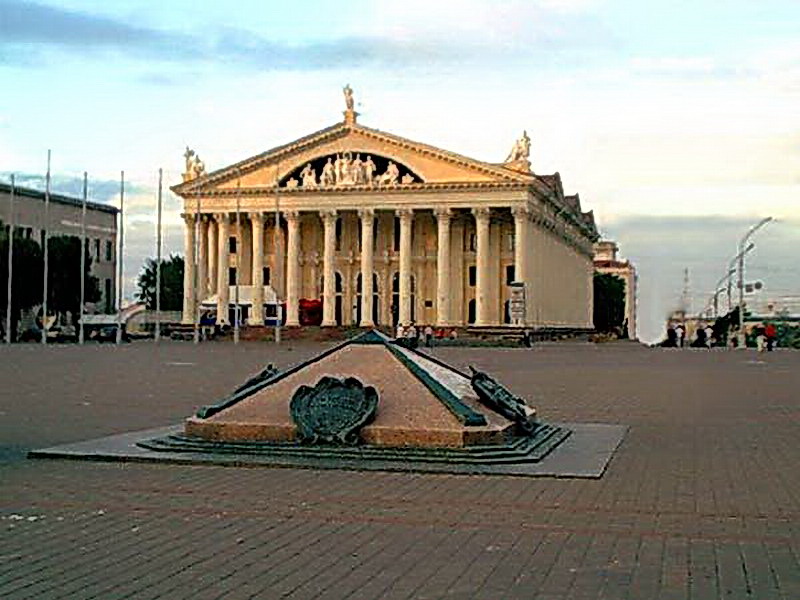 Октябрьская площадь в минске фото