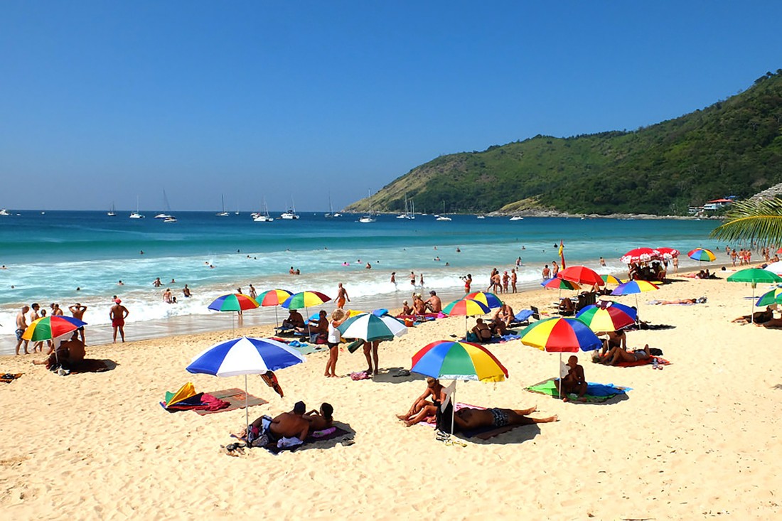 Nai harn beach