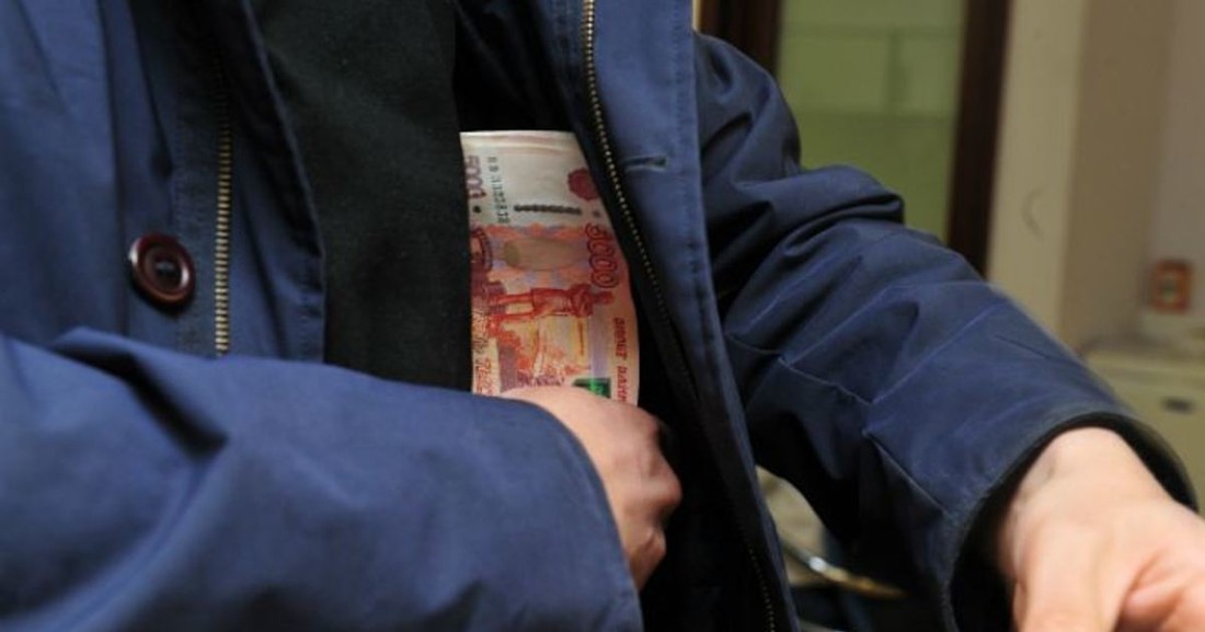 В Якутии бухгалтер украл у турфирмы ₽1/2 млн, а в Кронштадте у банка ограбили турменеджера