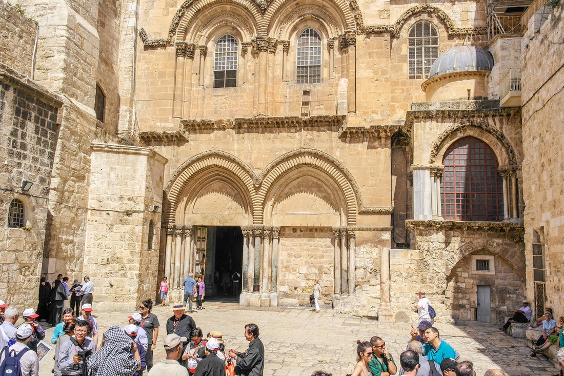 В Иерусалиме туристы остались без главной достопримечательности: Храм Гроба Господня закрыт «за неуплату»
