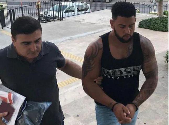 В турецком отеле маньяк с особой жестокостью изнасиловал туристку