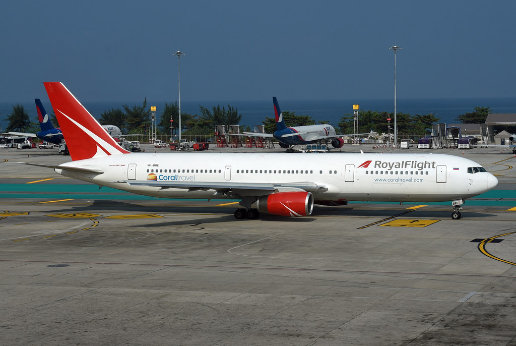 Рейсы на пхукет. Роял Флайт 767. Boeing 767-3w0. Royal Flight, RL 7705. Самолет авиакомпании Роял Флайт Боинг 767.