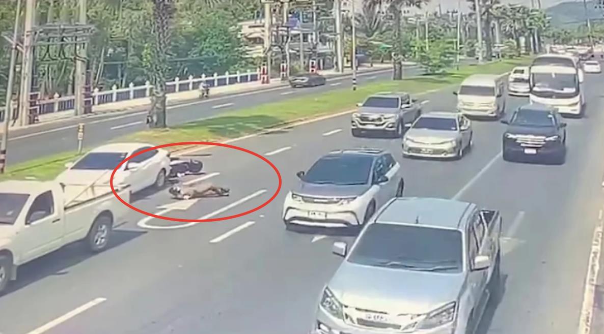 На популярном курорте в машину российского туриста врезался полицейский